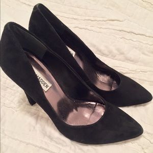 NWOT Steve Madden Black Suede Pumps